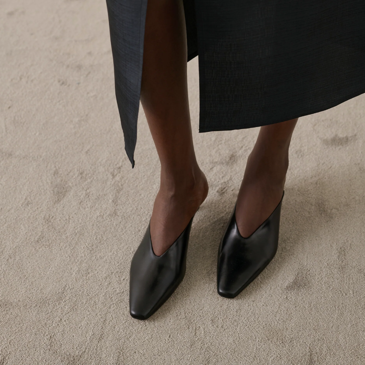 Amalie Mules, Sort