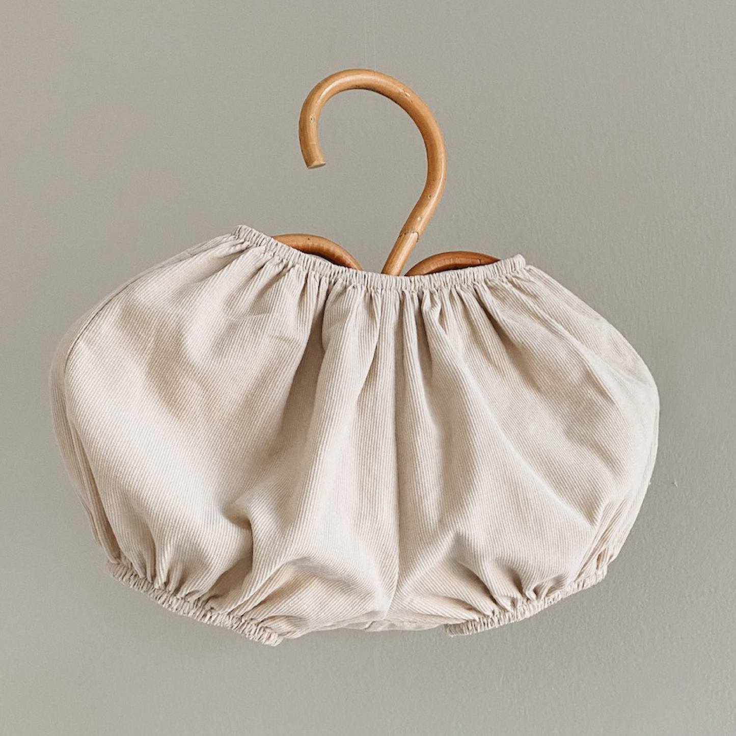 Nelly Bloomers, Sand