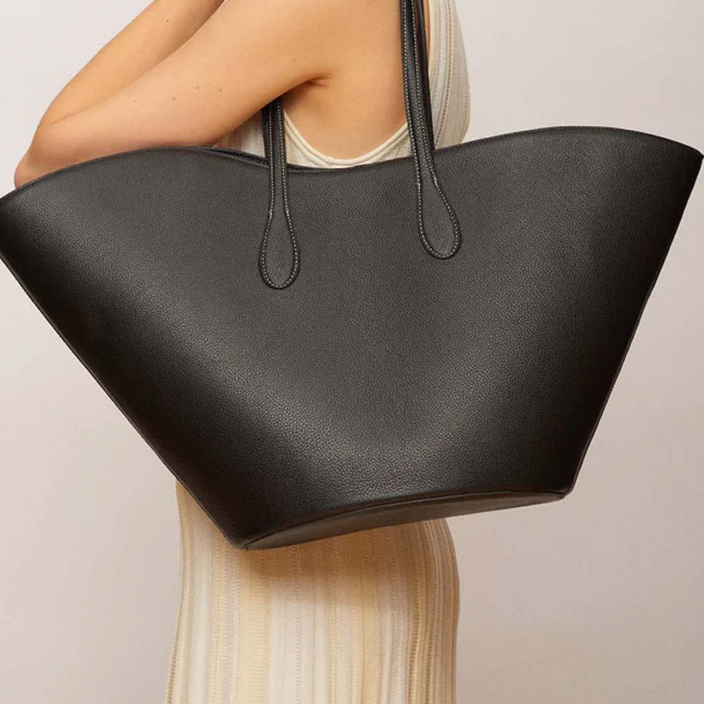 Open Tulip Tote Large, Black Grained