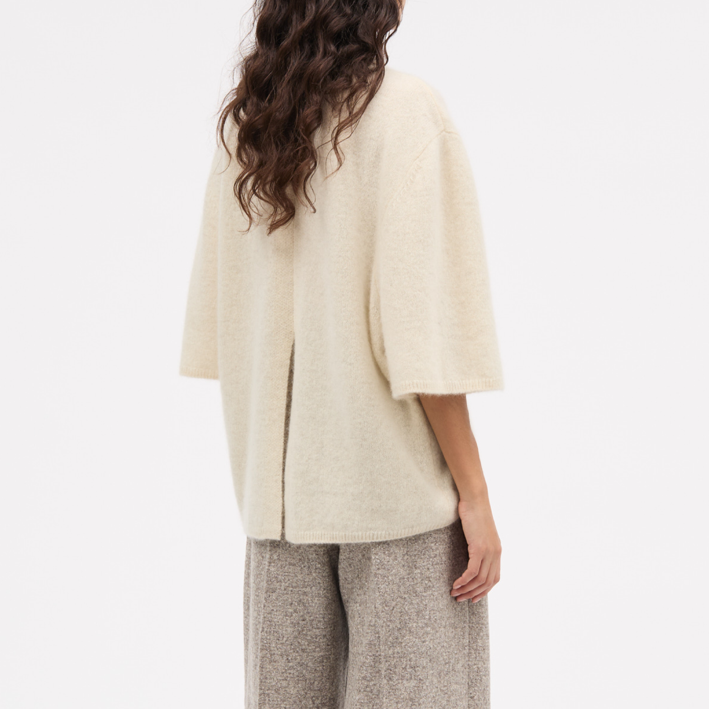 Kolly Yak Strik, Ivory