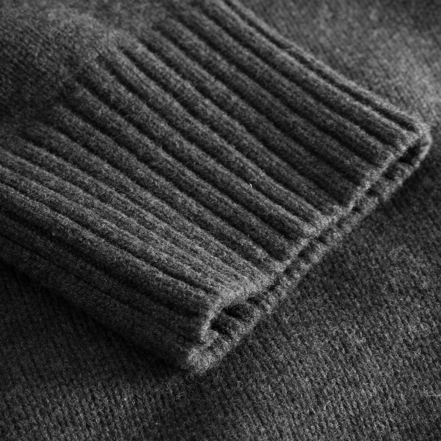 Moa V-Neck, Dark Grey