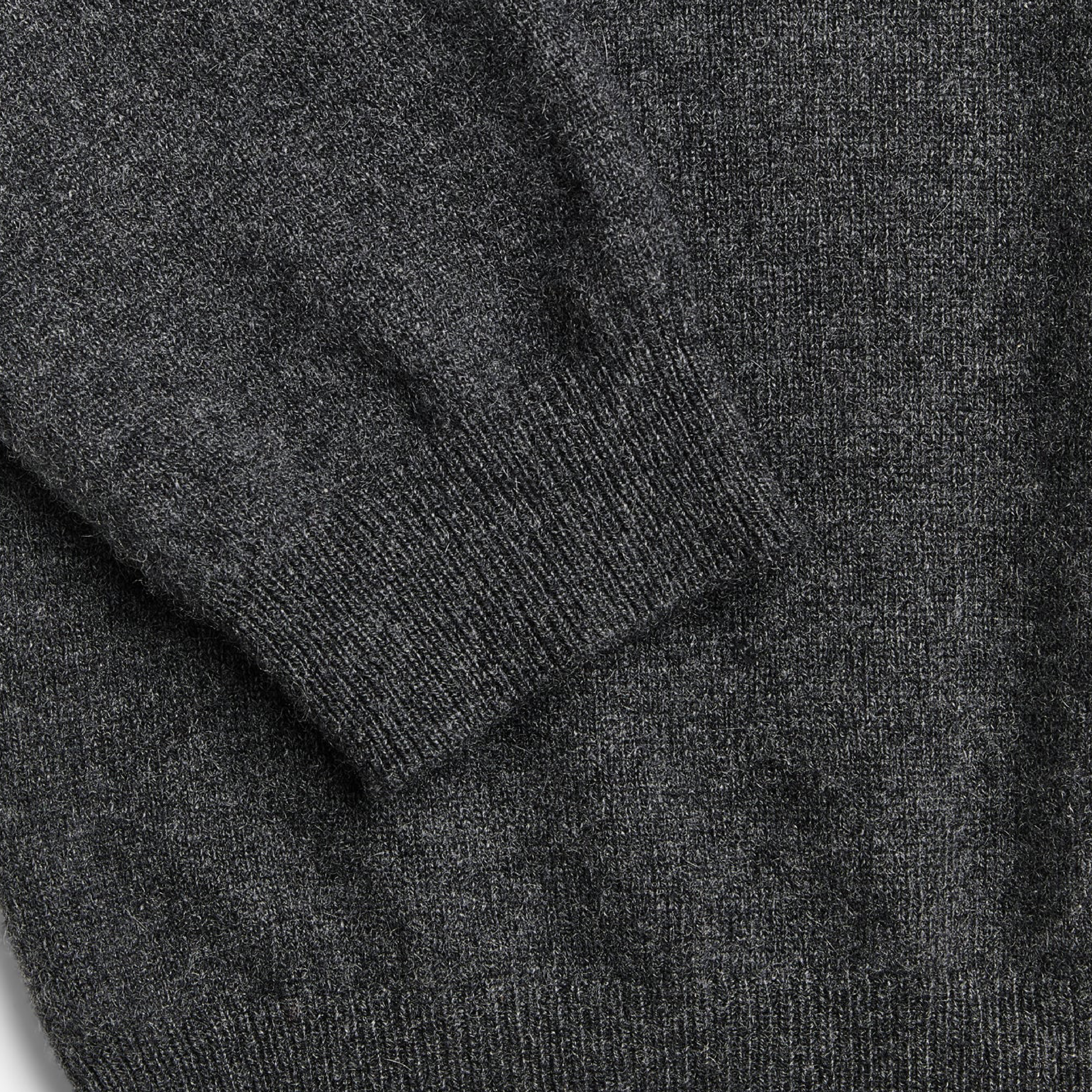 Women's Cashmere Fitted 90's V-Neck, Dark Grey