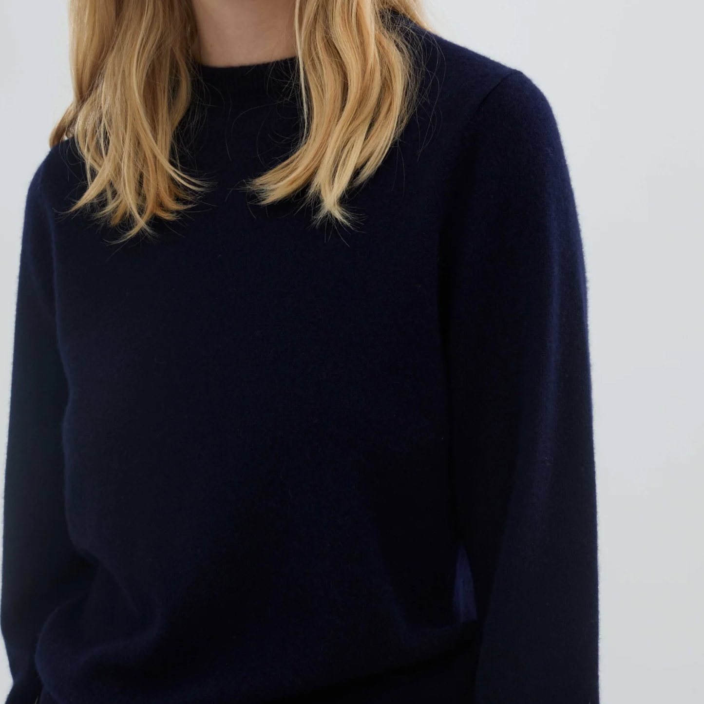 Women's Cashmere Classic Roundneck, Navy