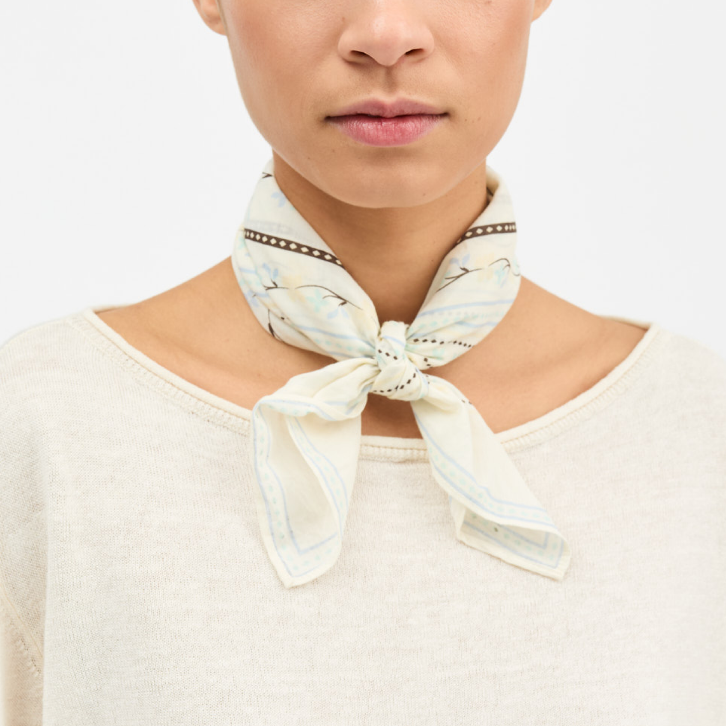 Skall Floral Scarf, Off White (55x55 cm)