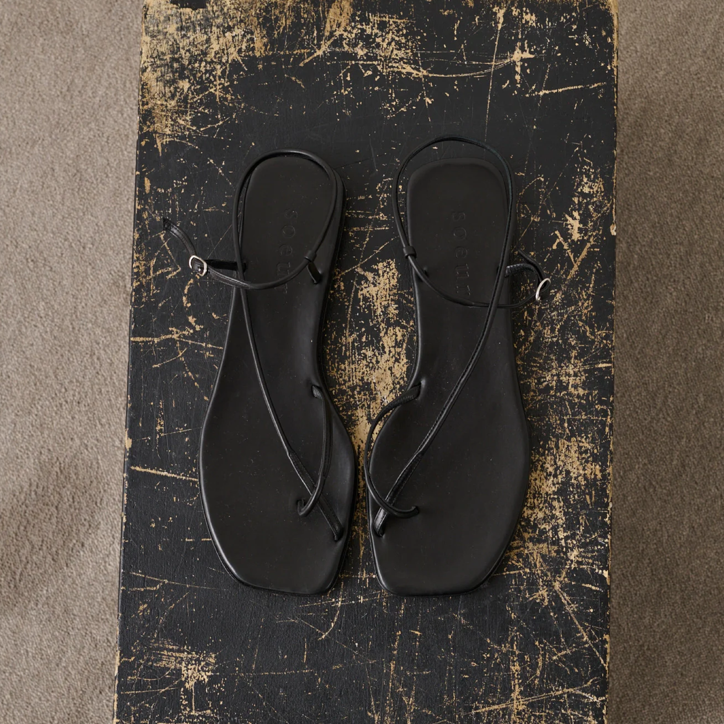 Rosalie Sandaler, Sort