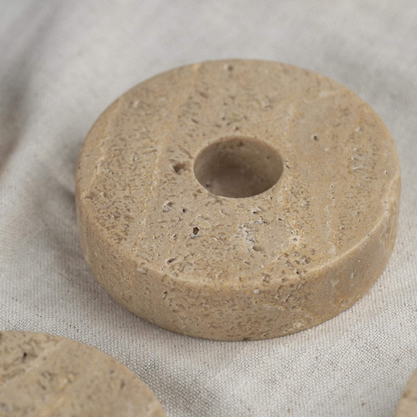 Glød Lysestage, Travertin