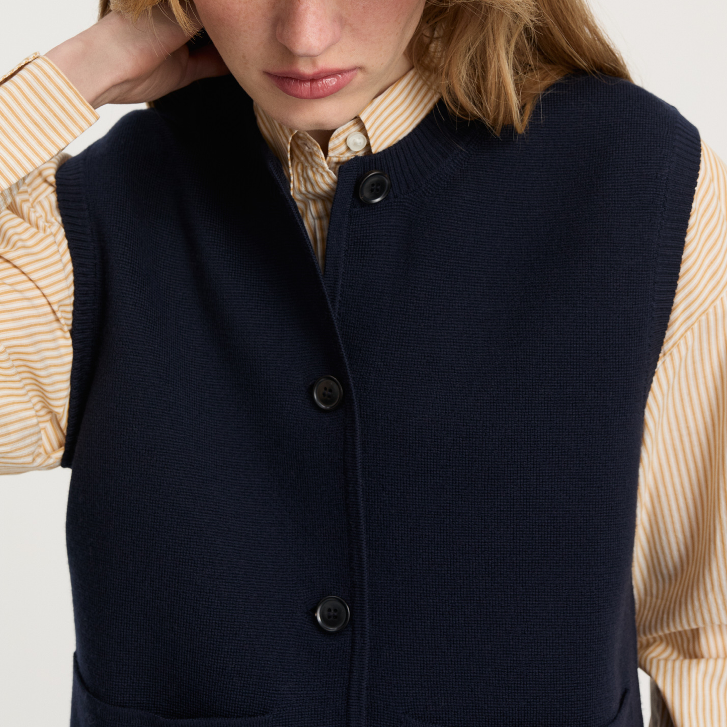 Elva Vest, Navy