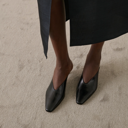 Amalie Mules, Sort