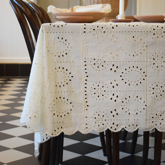Jou Embroidery Anglaise Table Cloth (140x240cm)