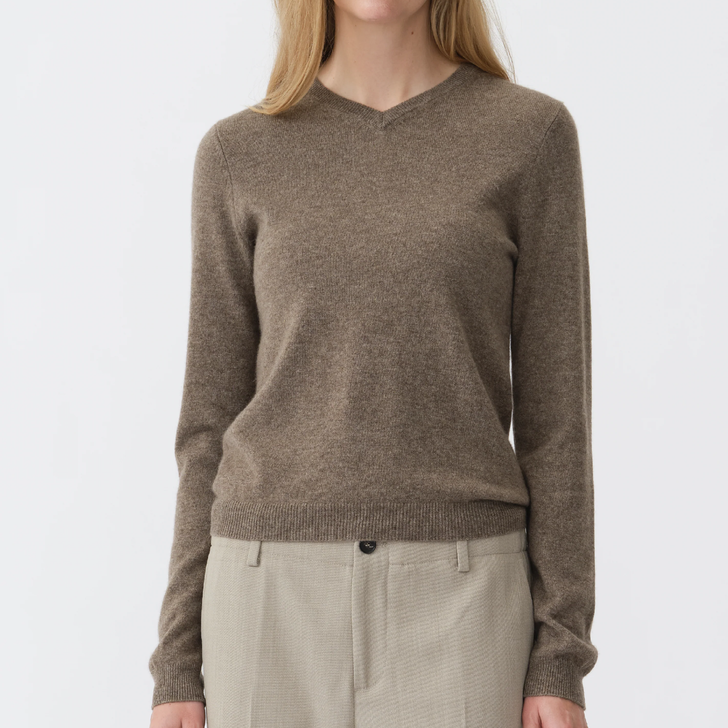 Women's Fitted 90's V-Neck, Truffle