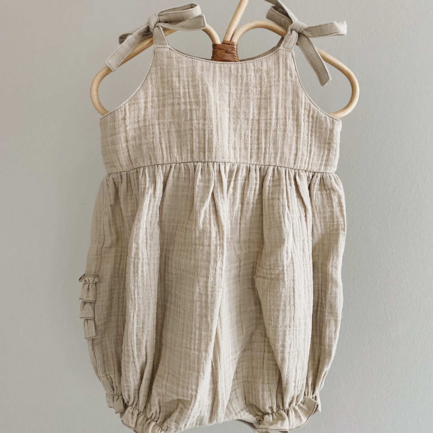 Nora Romper, Sand