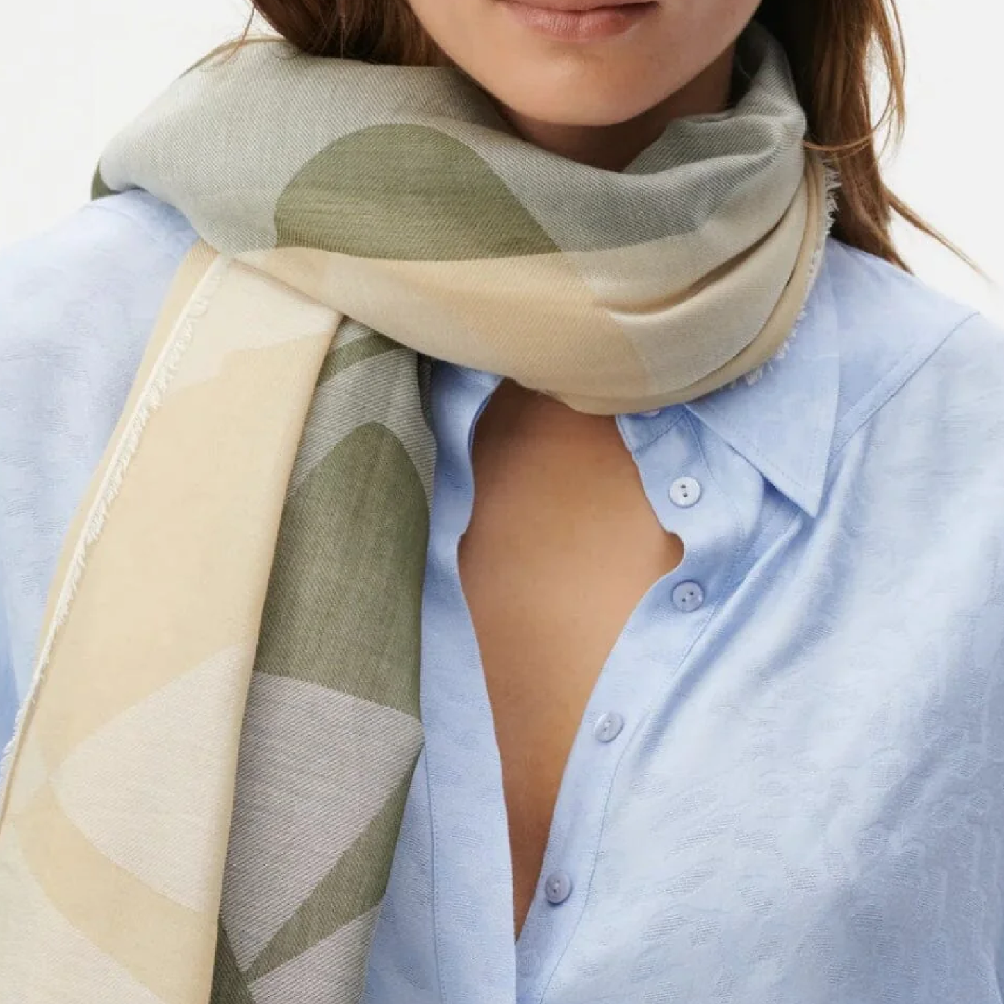 Scarf Amika, Nudes