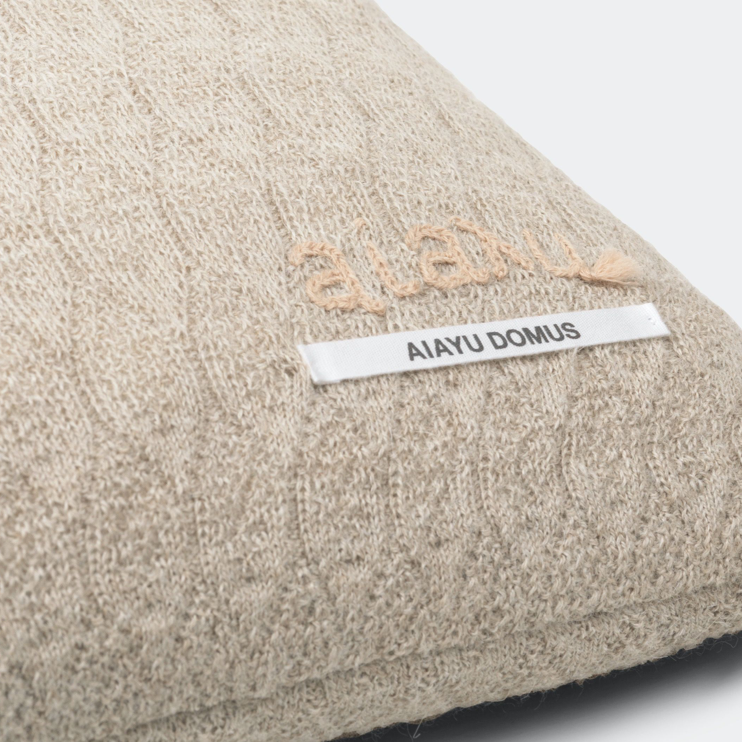Raul Classic Cushion, Wheat (50x50)